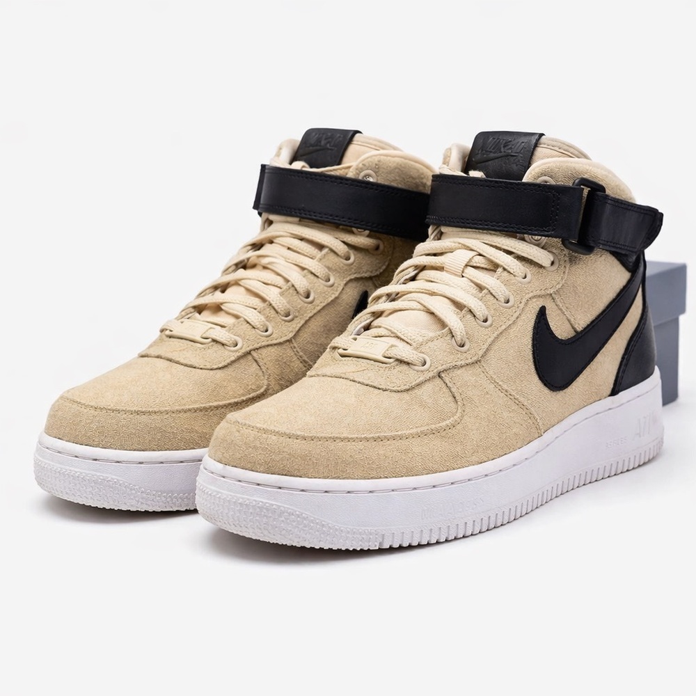 Neutral AF1 premium mids 🔥 

Style Code: 857666-001